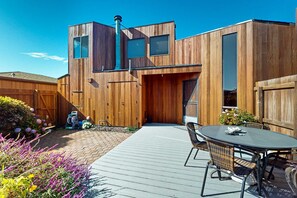 Outdoor dining - Sonoma Coast getaway with ocean views, wood stove & private deck (Sea Ranch)