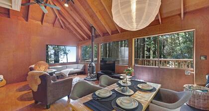 Dog-Friendly Cabin with Ocean View, Private Hot Tub & BBQ near the Lodge