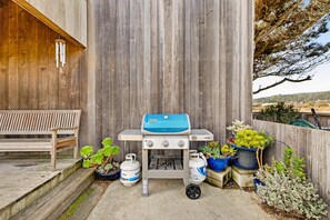 Terrace/patio - Distant ocean-view home with hot tub near Walk On Beach, dogs welcome (Sea Ranch)