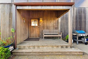 Terrace/patio - Distant ocean-view home with hot tub near Walk On Beach, dogs welcome (Sea Ranch)