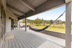 Terrace/patio - Enjoy a private hot tub, deck, distant ocean view & fireplace (Sea Ranch)
