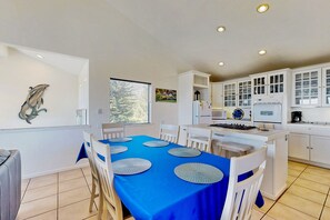 Dining - Ocean-view Sea Ranch home with private hot tub & fireplace (Sea Ranch)
