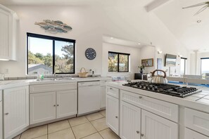 Coffee/tea maker, fridge, microwave, oven - Ocean-view Sea Ranch home with private hot tub & fireplace (Sea Ranch)