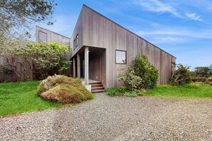 Exterior - Don Jacobs-designed home with private hot tub near Shell Beach (Sea Ranch)