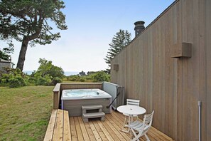 Terrace/patio - Don Jacobs-designed home with private hot tub near Shell Beach (Sea Ranch)