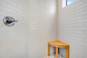 Shower, hair dryer, towels - Panoramic ocean-view home with private hot tub on the golf course (Sea Ranch)