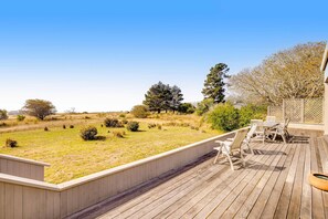 Terrace/patio - Panoramic ocean-view home with private hot tub on the golf course (Sea Ranch)