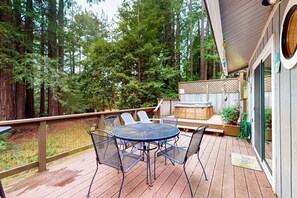 Outdoor dining - Cozy House with Ocean Views, Private Hot Tub & Beach Access Nearby (Gualala)
