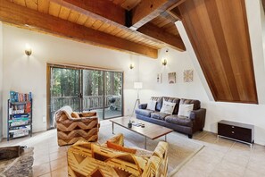 Fireplace, offices - Dog-friendly forest retreat among redwoods, walk to Hot Spot & Gualala River (Sea Ranch)