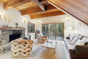 Fireplace, offices - Dog-friendly forest retreat among redwoods, walk to Hot Spot & Gualala River (Sea Ranch)