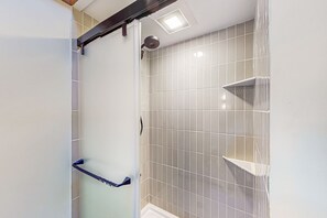 Shower, hair dryer, towels - Ocean-view home with hot tub & prime location at Shell Beach (Sea Ranch)