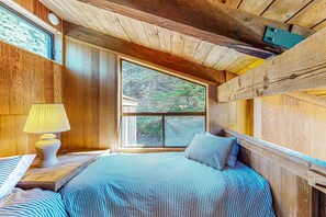 2 bedrooms, iron/ironing board, WiFi, bed sheets - Ocean-view home with hot tub & prime location at Shell Beach (Sea Ranch)