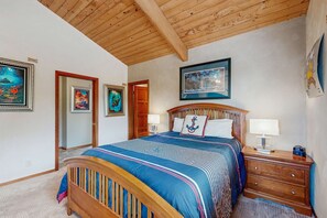 Iron/ironing board, WiFi, bed sheets - Sea Ranch home with hot tub & game room, dogs welcome (Sea Ranch)