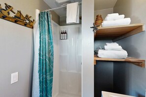Shower, hair dryer, towels - Gualala home with partial ocean view & gas fireplace near town (Gualala)