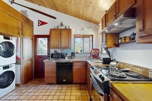 Fridge, microwave, oven, stovetop - Gualala home with partial ocean view & gas fireplace near town (Gualala)