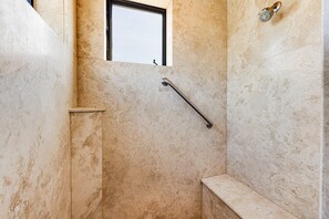 Shower, hair dryer, towels - Sunsets over the ocean, waves, whales, serenity, luxury on the bluff (Sea Ranch)
