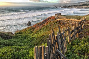 Beach - Ocean-view Sea Ranch home with hot tub near Walk On Beach (Sea Ranch)