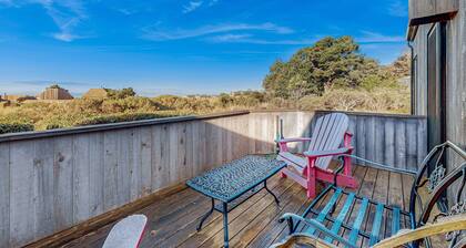 Ocean-view Sea Ranch home with hot tub near Walk On Beach