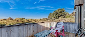 Ocean-view Sea Ranch home with hot tub near Walk On Beach