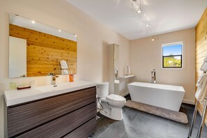 Een douche, een haardroger, handdoeken