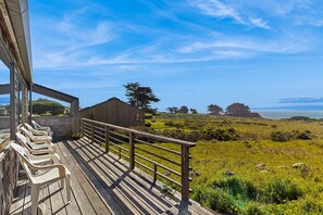 Terrace/patio - Blufftop home with ocean views, dogs welcome (Sea Ranch)