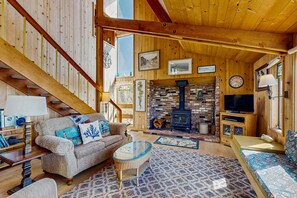 TV, fireplace, DVD player, stereo - Blufftop home with ocean views, dogs welcome (Sea Ranch)