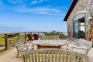 Outdoor dining - Gualala home with ocean views, Viking kitchen & gas fireplaces (Gualala)