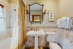 Shower, hair dryer, towels - Gualala home with ocean views, Viking kitchen & gas fireplaces (Gualala)