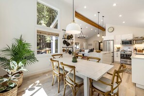 Dining - Newly built Gualala home with private hot tub among the redwoods (Gualala)