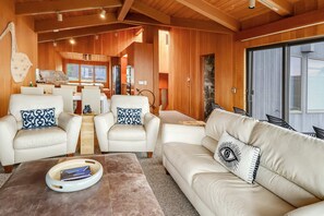 TV, offices - Oceanfront seaside home with balcony & sweeping ocean views (Sea Ranch)