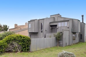 Exterior - Oceanfront seaside home with balcony & sweeping ocean views (Sea Ranch)