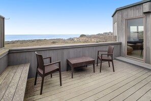 Terrace/patio - Oceanfront seaside home with balcony & sweeping ocean views (Sea Ranch)