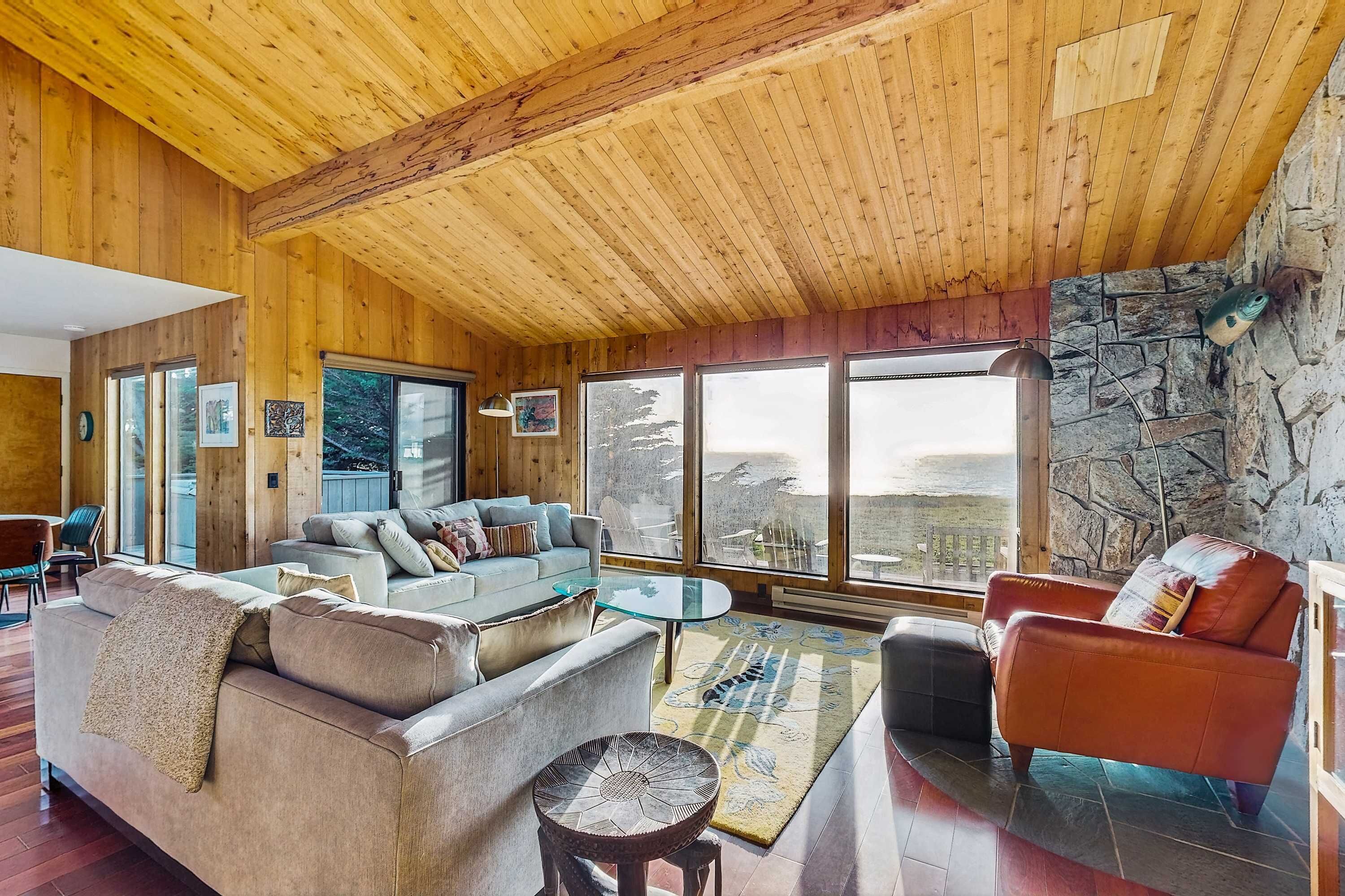 Sea Ranch 3br Oceanfront Home With Hot Tub & Deck  Dog Friendly - Sea Ranch, CA