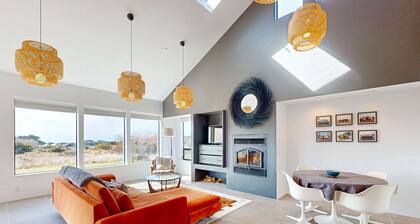 Ocean-view home with hot tub near Walk On Beach, dogs welcome