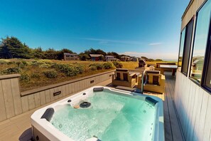 Terrace/patio - Luxe newly built Sea Ranch home with private hot tub & ocean views (Sea Ranch)