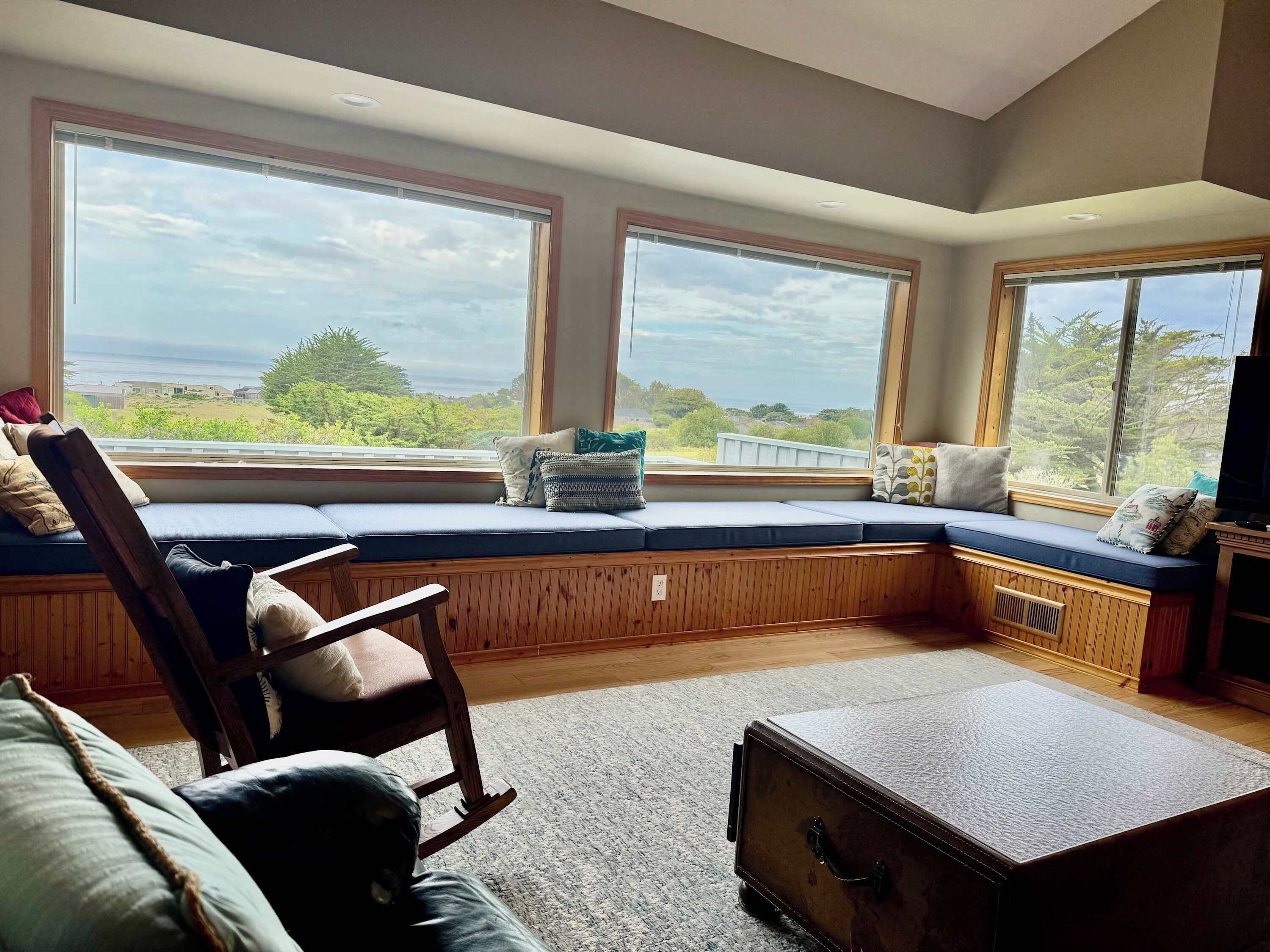 Settle into the window seat with your morning coffee — the ocean view does the rest.