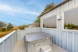 Terrace/patio - Ocean view home with fireplace, deck, private hot tub & grill (Sea Ranch)