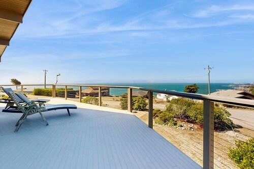 Gualala ocean-view home with private hot tub, dogs welcome