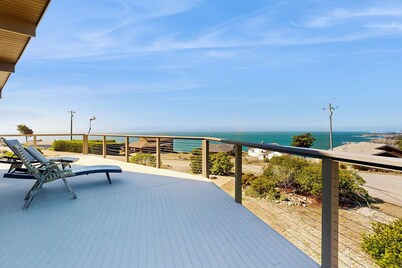 Gualala ocean-view home with private hot tub, dogs welcome