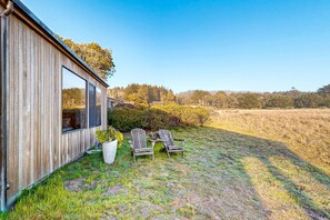 Terrace/patio - Ocean-view meadow home with private hot tub, dogs welcome (Sea Ranch)