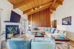 TV, DVD player, offices - Updated coastal home with tranquil ocean views, gas grill, private deck (Gualala)