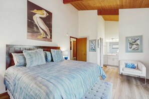 Iron/ironing board, WiFi, bed sheets - Updated coastal home with tranquil ocean views, gas grill, private deck (Gualala)