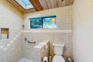 Shower, hair dryer, towels - Ocean-view home with hot tub & grill near Shell Beach (Sea Ranch)