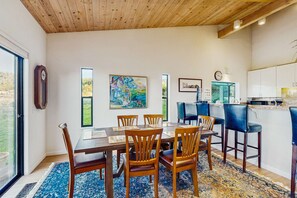 Dining - Ocean-view home with hot tub & grill near Shell Beach (Sea Ranch)
