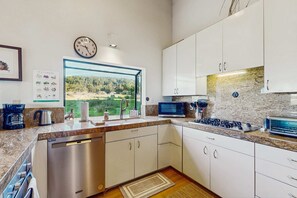 Fridge, microwave, oven, stovetop - Ocean-view home with hot tub & grill near Shell Beach (Sea Ranch)