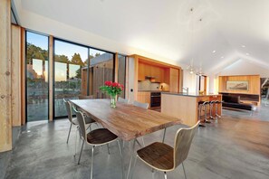 Dining - Luxe architectural gem with ocean & golf views and private hot tub (Sea Ranch)