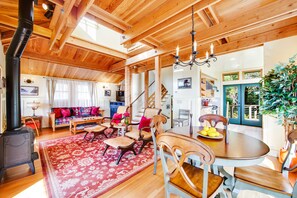 Dining - Gualala craftsman home with ocean views, deck & EV charger (Gualala)