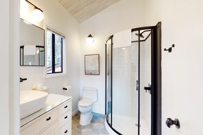 Shower, hair dryer, towels - The Great Escape - Luxe Sea Ranch home with hot tub, ocean view & yoga space (Sea Ranch)