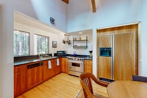 Fridge, microwave, oven, stovetop - Forested home with deck & grill near the Lodge, dogs welcome (Sea Ranch)