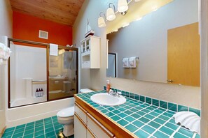 Shower, hair dryer, towels - Dog-friendly home with ocean & golf views (Sea Ranch)